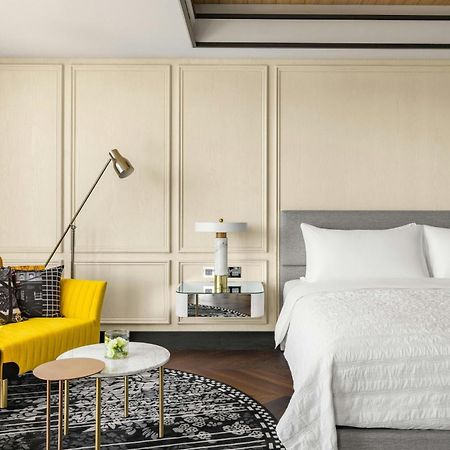 Le Meridien Taichung Buitenkant foto A guest room at the hotel